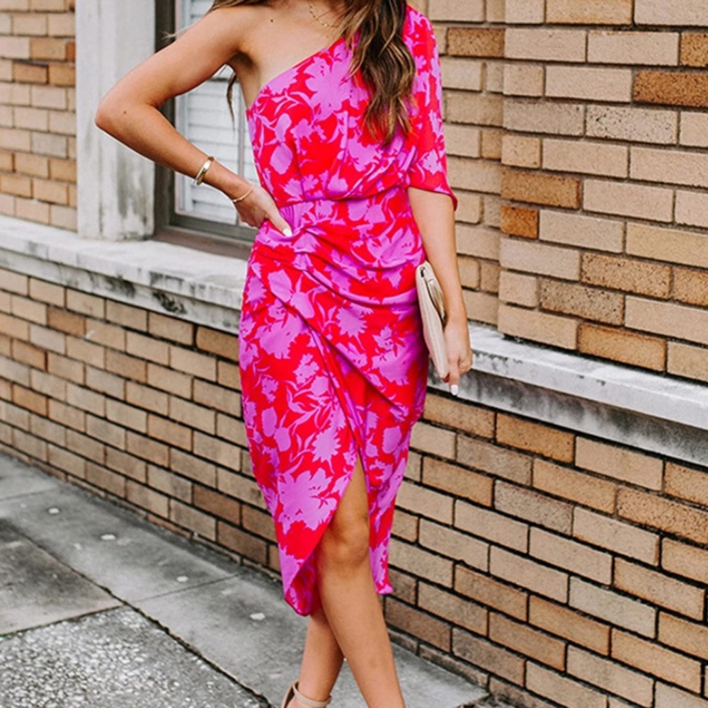 Very cute Amazon pink and orange one sleeve dress!